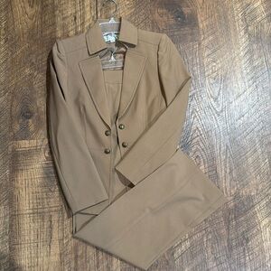 Tahari Two Piece Tan Suit Set Size 4